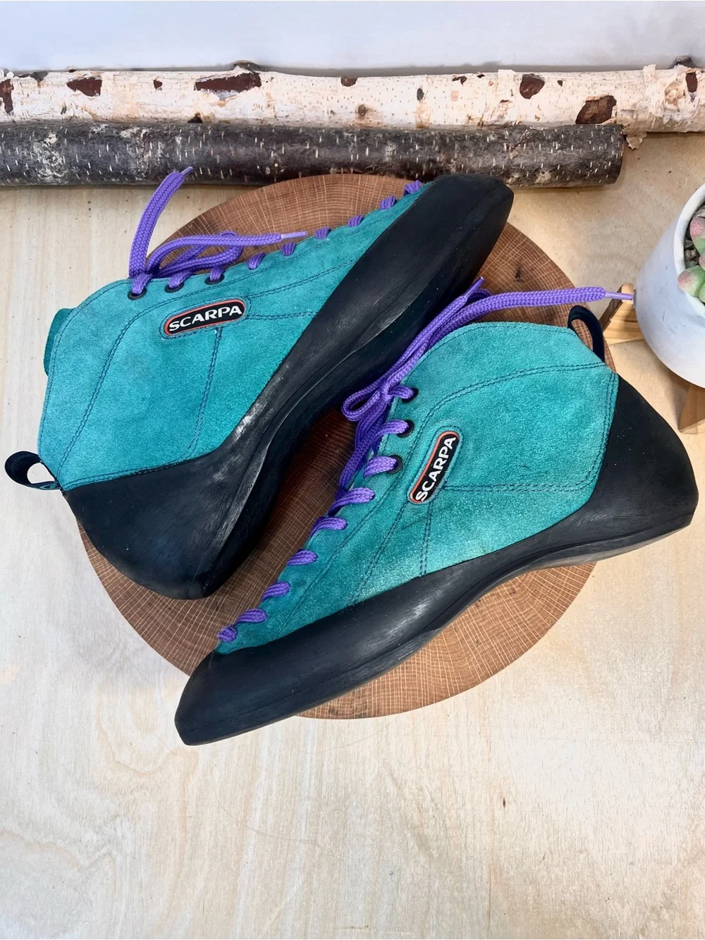 Vintage Scarpa High-Top Climbing Shoes Green Suede Purple Laces EU 42.5/US Women